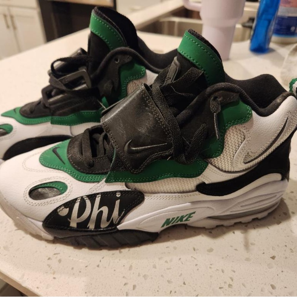 Eagles speed turf